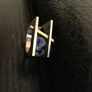 White gold cornflower sapphire ring